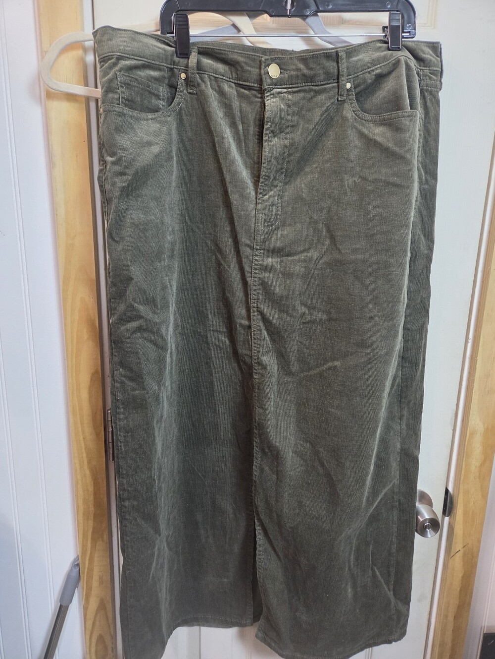 Corduroy Midi Skirt a.n.a Olive